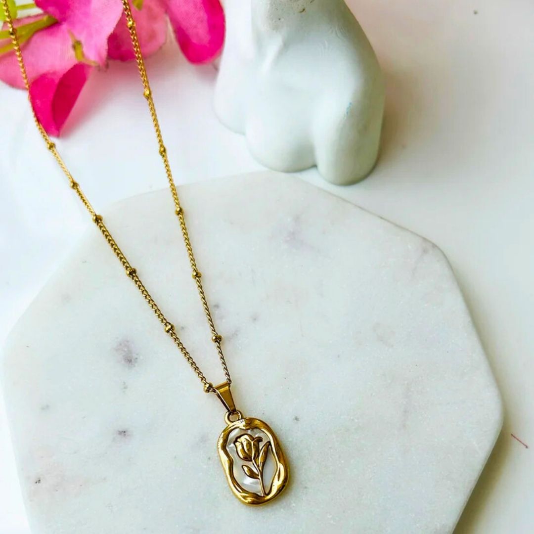 Anti Tarnish 18k Gold Plated Floral Design Pendant with Chain