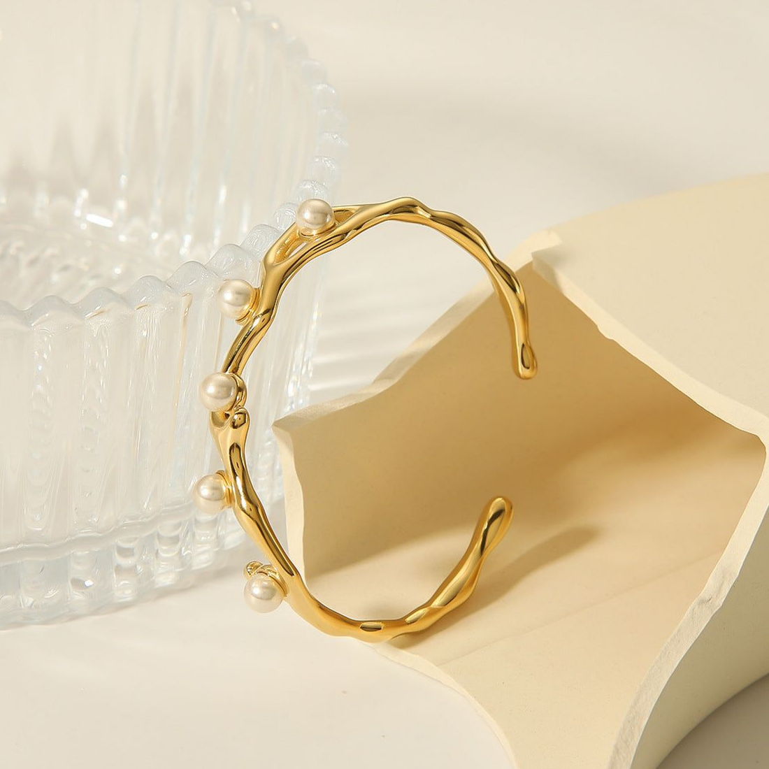 Anti tarnish 18k Gold plated white pearl cuff bracelet