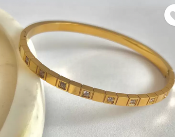 Anti tarnish Half covered Cubic Zirconia Gold-plated Bracelet for Girls/women