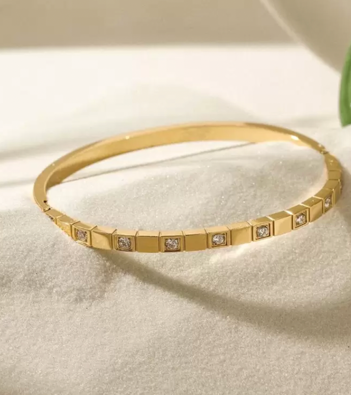 Anti tarnish Half covered Cubic Zirconia Gold-plated Bracelet for Girls/women