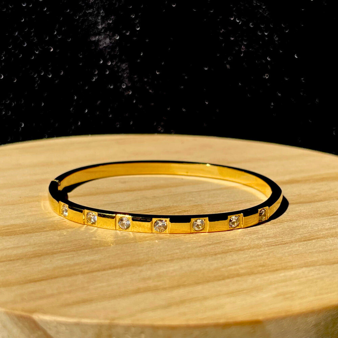 Anti tarnish Half covered cubic zirconia 18k Gold-plated bracelet for women