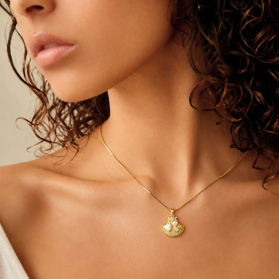 Anti Tarnish Shell Pearl Pendant Necklace Shimmera