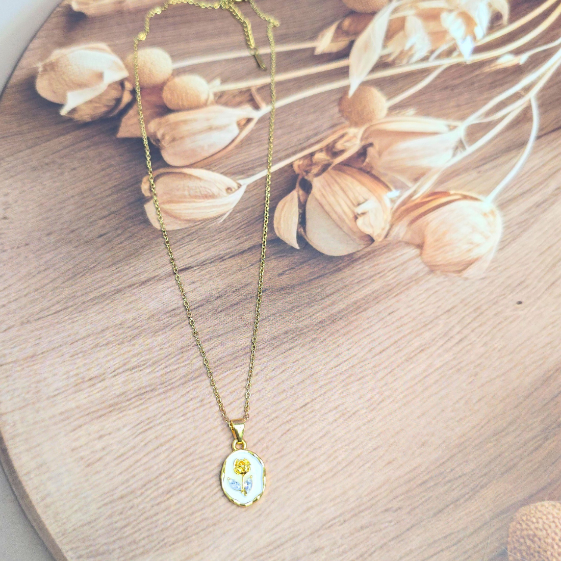 Anti tarnish 18k Gold plated oval rose pendant with chain