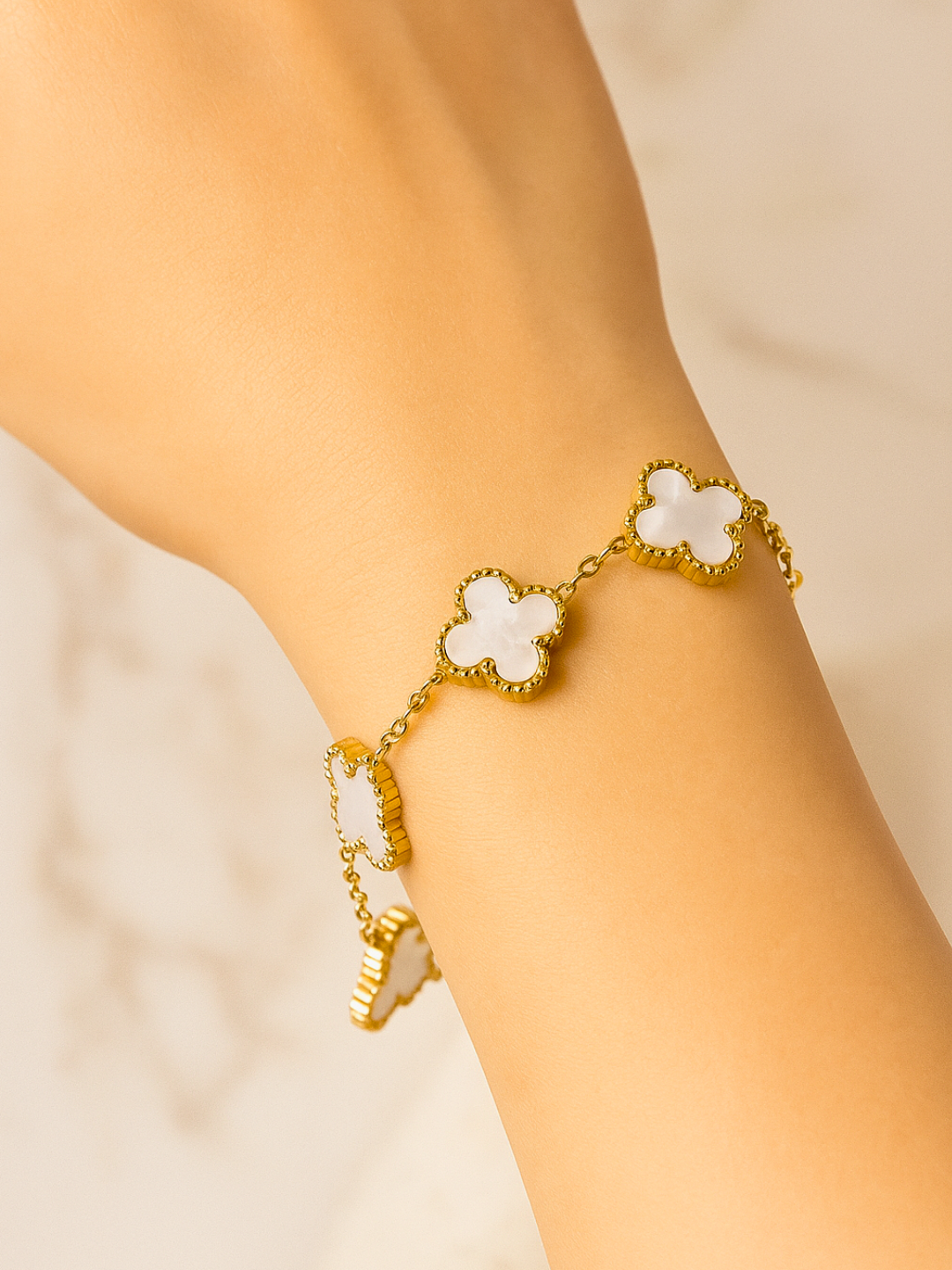 Anti tarnish 18k gold plated white clover bracelet