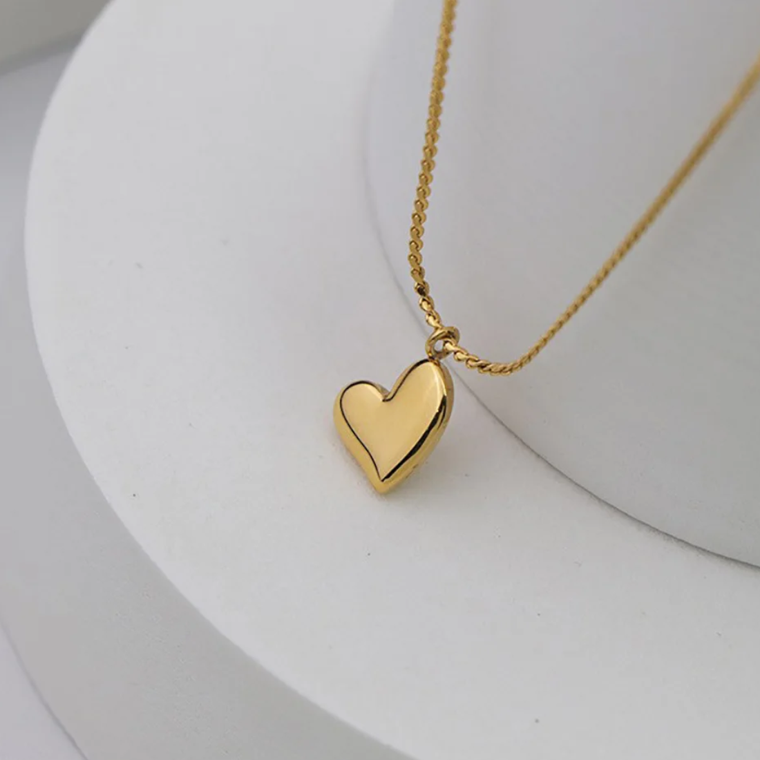 Anti tarnish 18k gold plated heart pendant with chain
