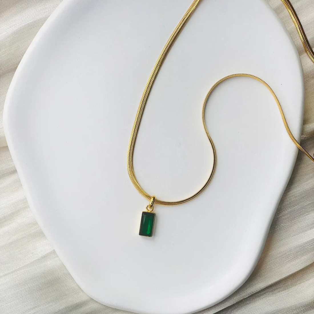 Anti tarnish 18k Gold plated green cubic zirconia pendant with chain