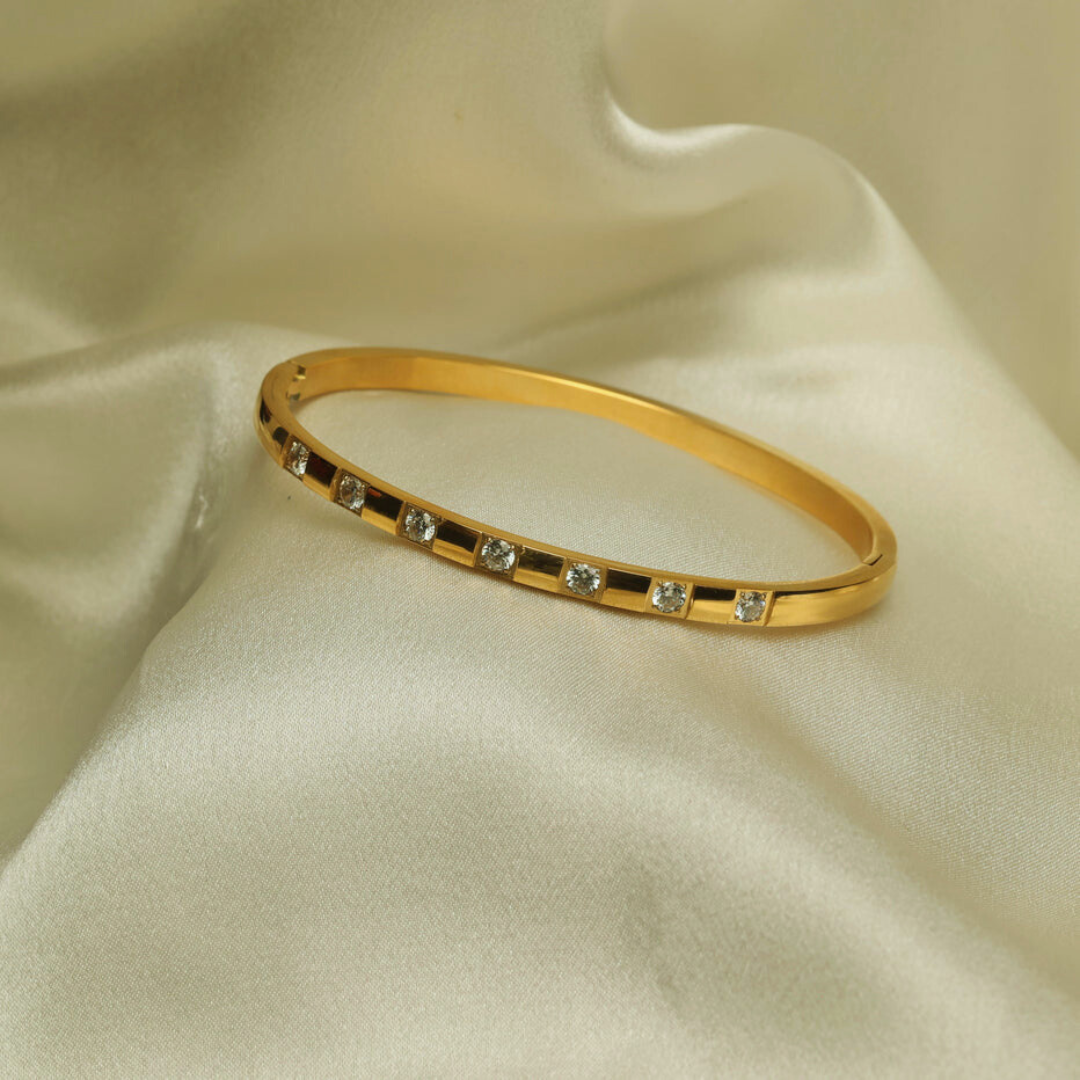 Anti tarnish Half covered cubic zirconia 18k Gold-plated bracelet for women